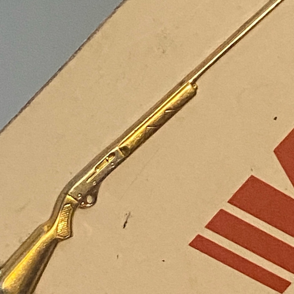 HICKOK Vtg Rifle/ Shot Gun Tie clip